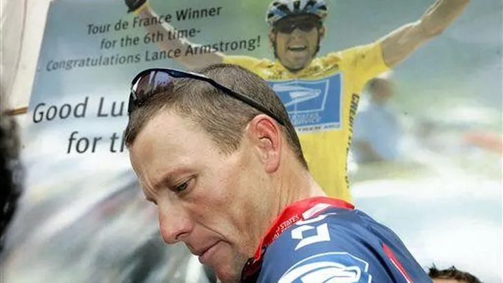 Verzekeraar wil miljoenen terug van Armstrong
