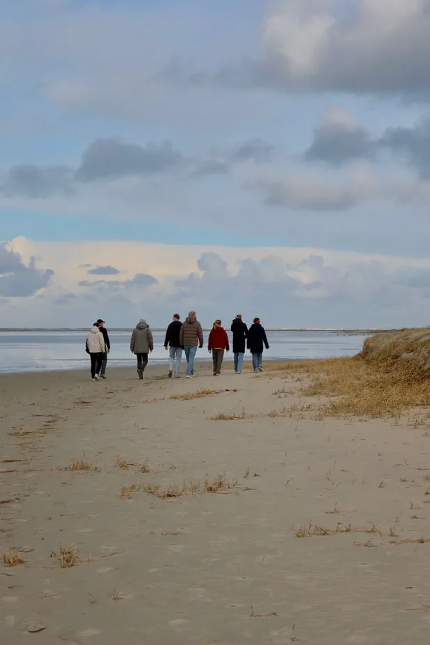 Een fijne strandwandeling met de familie 