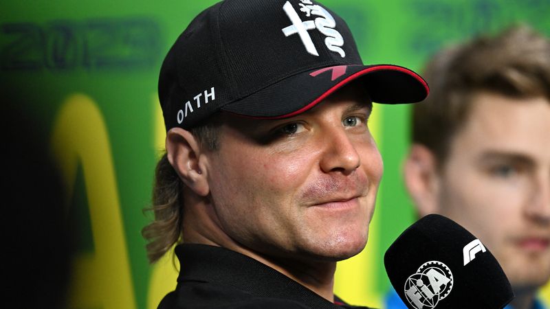 Valtteri Bottass met de billen bloot op nieuwe kalender | Autobahn