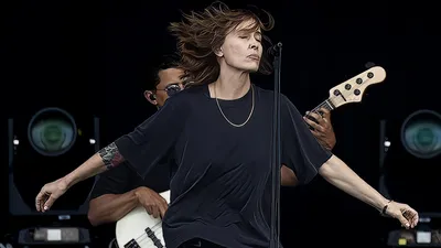 Anouk.