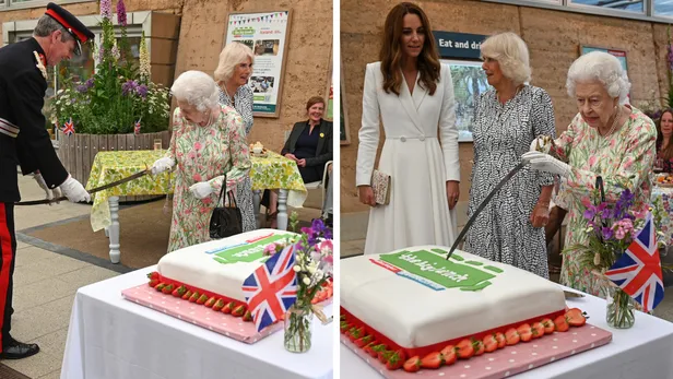 Queen Elizabeth snijdt een taart aan met een zwaard tijdens de G7-top in Cornwall, 2021.