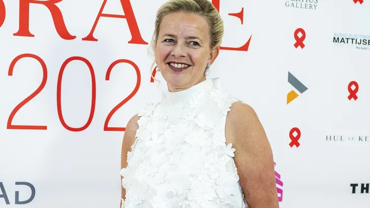 Prinses Mabel krijgt Grootkruis in de Huisorde van Oranje 