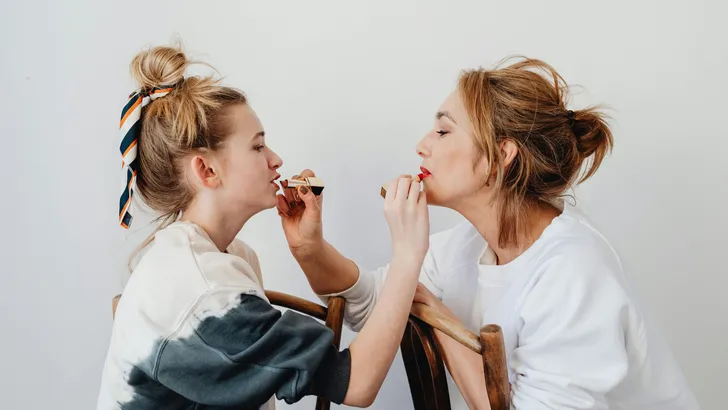 Dit is de ultieme oplossing tegen vlekkende lippenstift!