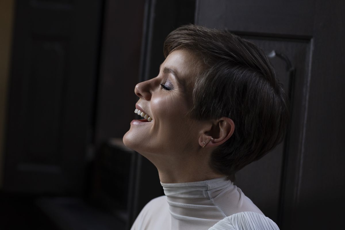 Angela Schijf over ouder worden: 'Welk signaal geef ik mijn dochters als ik in mezelf zou laten spui