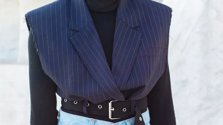 Vrouw met stijlvolle look.