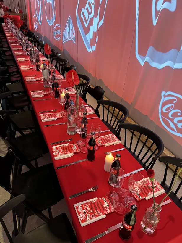 Tafel setting van het Coca-Cola diner 