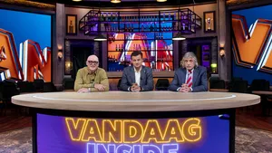 René van der Gijp, Wilfred Genee en Johan Derksen in de studio van Vandaag Inside.