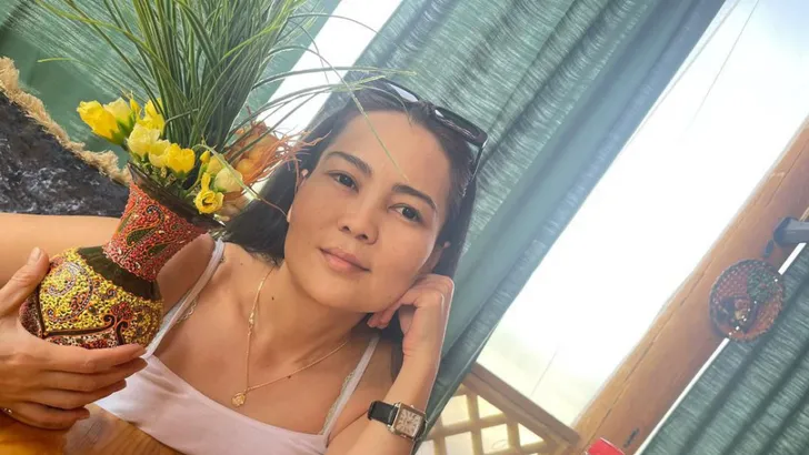 Aizhan (39) werd gemarteld door haar partner en voor dood achtergelaten in de jacuzzi