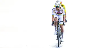Tadej Pogacar is de grootmeester van de wielersport, maar in Parijs-Roubaix valt er nog iets op hem aan te merken. Tot die conclusie kwamen Thomas Dekker en Laurens ten Dam.