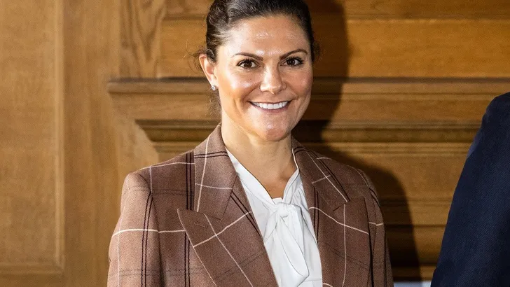 Victoria heeft het geruite pak ontdekt!