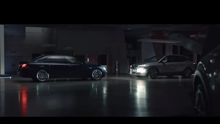 Zucht..BMW haat op BMW in 'OK boomer' iX commercial