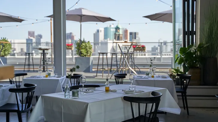 Dineren met uitzicht op Rotterdam