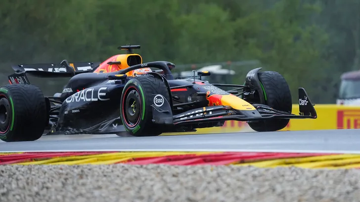 De Red Bull Racing-auto van Max Verstappen en Sergio Perez