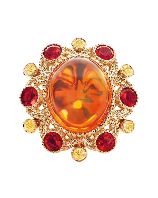 Ring met oranje steen van Kimberly McDonald.