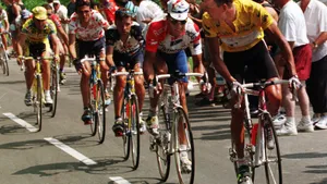 Retro: Bjarne Riis beëindigt tijdperk Miguel Indurain