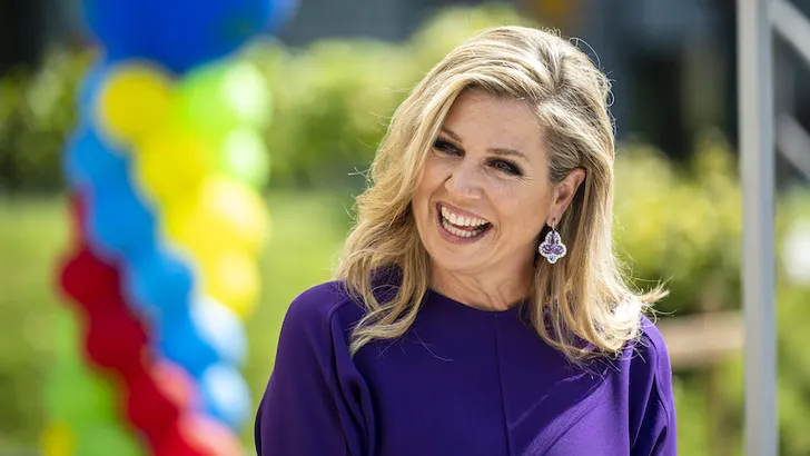 Máxima in vlammend paars in Rotterdam