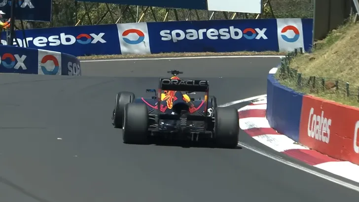 VIDEO: Red Bull RB7 V8 op Bathurst