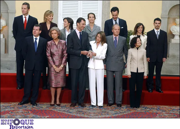 Archive pictures Madrid 06/11/2003 Oficial engagement of Prince Felipe and Letizia pictures. Dressed in white Erika Ortiz,the sister od Princess Letiizia death yesterday.