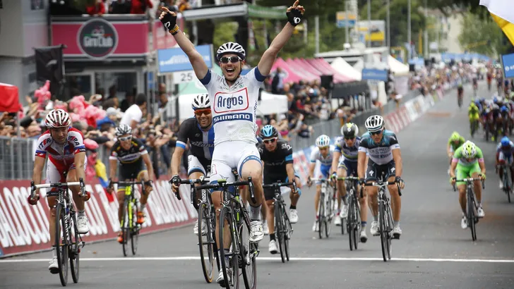 Retro: Degenkolb blijft recht in Matera en wint kilometer lange sprint