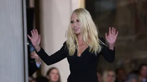 Donatella Versace stopt als creatief directeur
