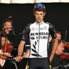Teampresentatie Giro: speciale fiets voor Jumbo-Visma en de bodyguard van Bennett?