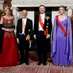 Royals in shape: zo blijven de Oranjes fit – Foto van koningin Máxima, koning Willem-Alexander en prinses Amalia met de Portugese president, 10 december 2024.