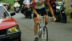 Retro: Adrie van der Poel wint Ronde van Vlaanderen in 1986