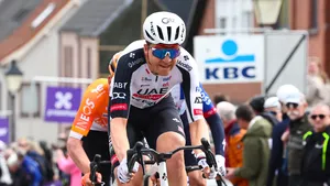 Florian Vermeersch tijdens een inspanning in Dwars door Vlaanderen 2026.
