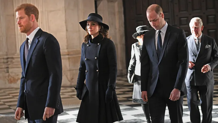 Royals bij herdenking Grenfell Tower