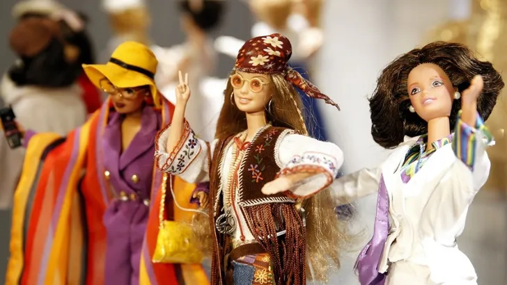 Barbie bestaat 60 jaar en dat wordt gevierd met dit boek