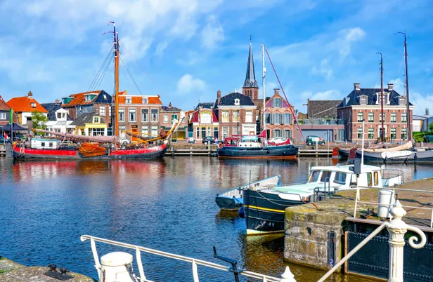 Visje eten aan het water in Lemmer