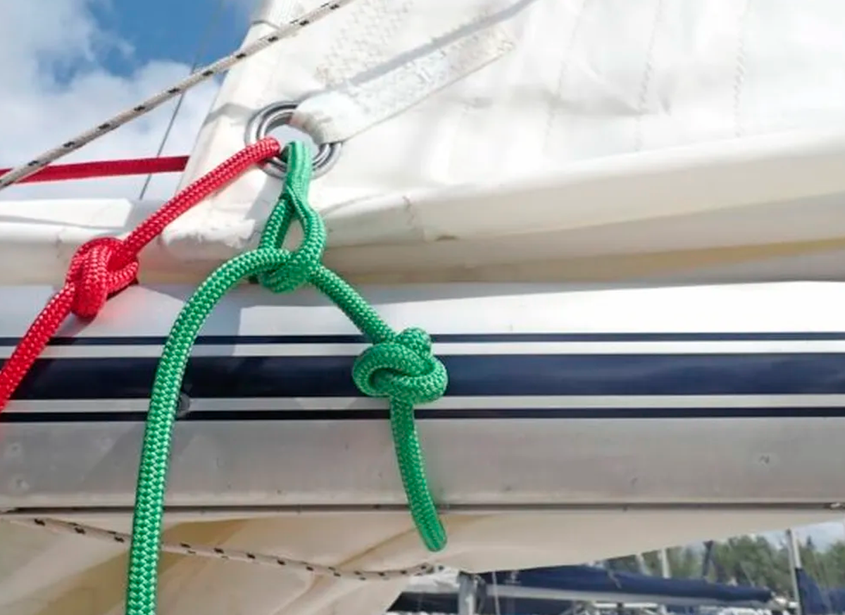 September in 5 artikelen: tijdig reven, ruime koersen, bergen van een gestrand jacht en meer