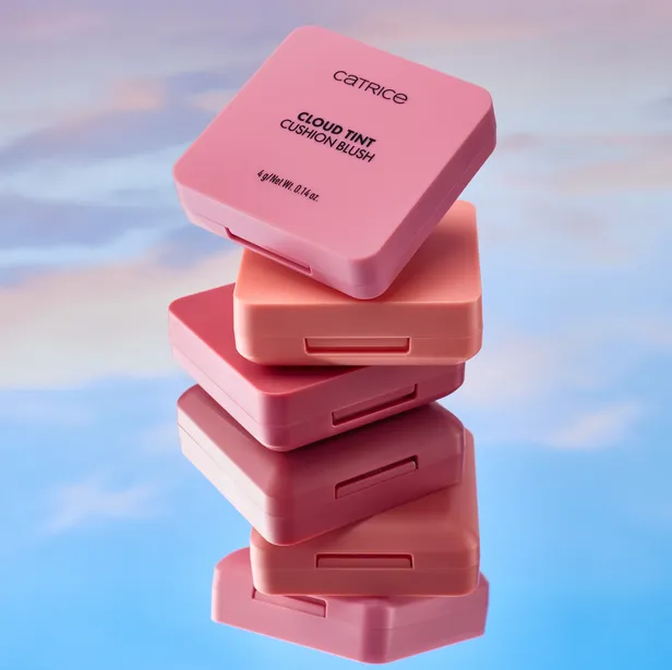 De producten uit de Glass Cloud-collectie van Catrice zijn prachtig verpakt. 