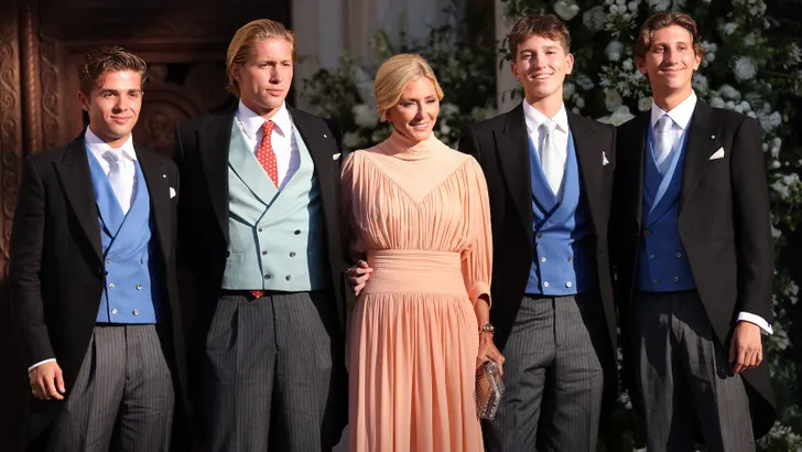 Prinses Marie-Chantal van Griekenland met haar zoons bij de bruiloft van prinses Theodora, september 2024.