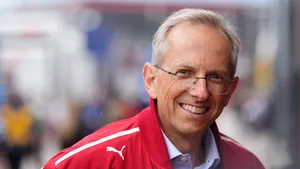 Terwijl de auto-industrie in crisis verkeert, deelt Ferrari recordbonussen uit aan al het personeel