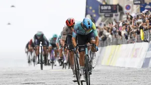 Jasper Stuyven was niet te spreken over het parcours, maar vond de actie van Dylan Groenewegen en Elmar Reinders ook een beetje onbezonnen tijdens de finale van de zesde etappe van de Giro d'Italia.