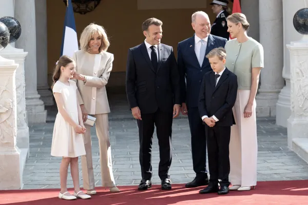 ....Krijgt La Macron haar uiteindelijk wel aan het lachen!