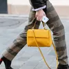 Shop de trend: felgekleurde tassen