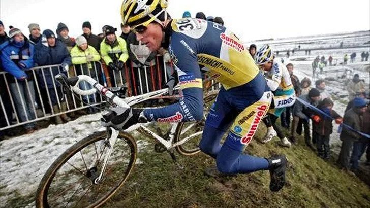 Vantornout winnaar van de cross in Otegem