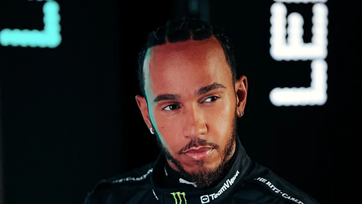 Hamilton klaar voor politieke strijd met FIA: 'Niets zal me tegenhouden'