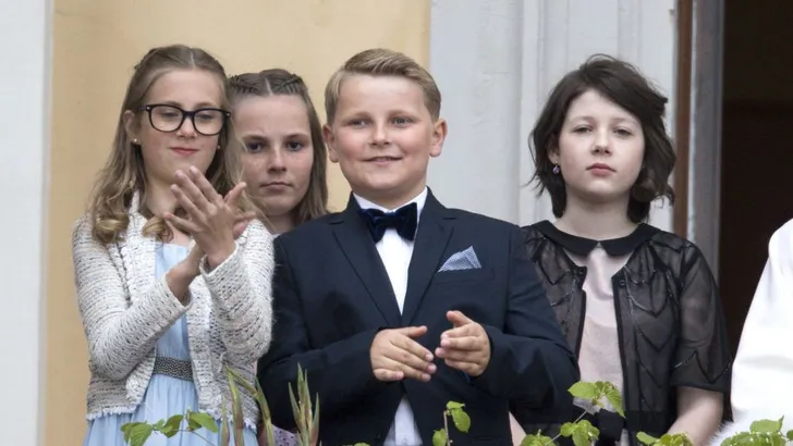 Royal ongelukje: prins Sverre (11) én andere royal brekebenen