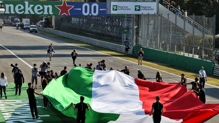 De Italiaanse vlag op het circuit van Monza