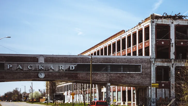 Verlaten Packard-fabriek na 120 jaar op sloopnominatie