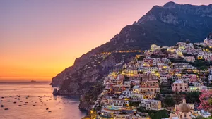 Uitzicht over de baai van Positano, Italië. – Mooiste restaurant ter wereld.