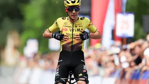 Team Visma | Lease a Bike selecteerde Davide Piganzoli als vervanger voor Wout van Aert voor de Tour de France. Niet heel gek, want de Nederlandse ploeg miste nog wat stootkracht in het hooggebergte. Toch is er ook kritiek.