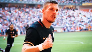 Voetballer Lukas Podolski opent zesde kebabzaak