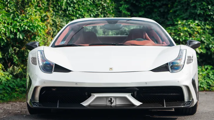 Heiligschennis of goudmijn? Ferrari-dealer doet opmerkelijk bod op 'verzaagde' 458 Italia
