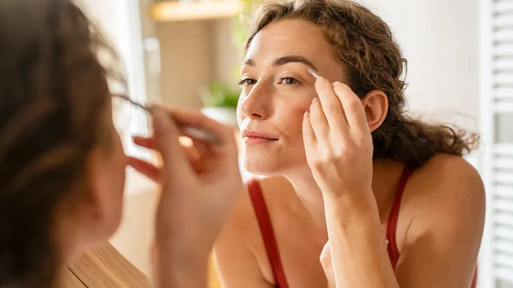 Moet jij ook altijd niezen tijdens het epileren? Dit is waarom je zenuwen 'kortsluiting' krijgen