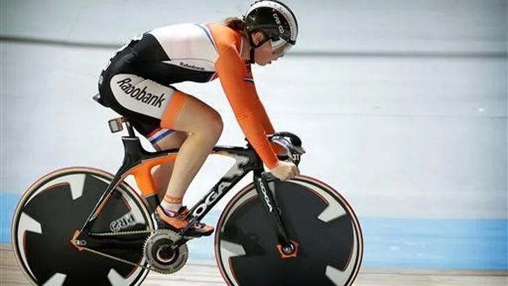 Van Riessen ruilt schaatsen voor de fiets