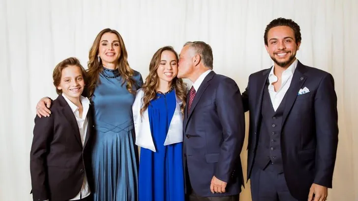 Prinses Salma krijgt diploma van haar broer